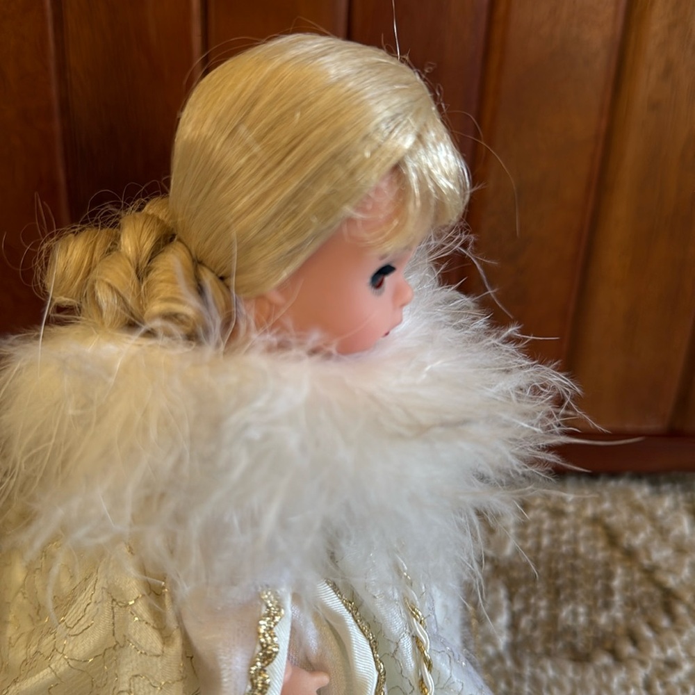 RARE madame Alexander Snow Queen collectible 8” doll with Kaiser doll stand - Picture 6 of 11